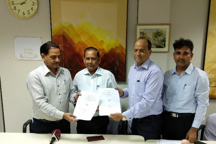 lucknow university signed mou with a company of dubai 