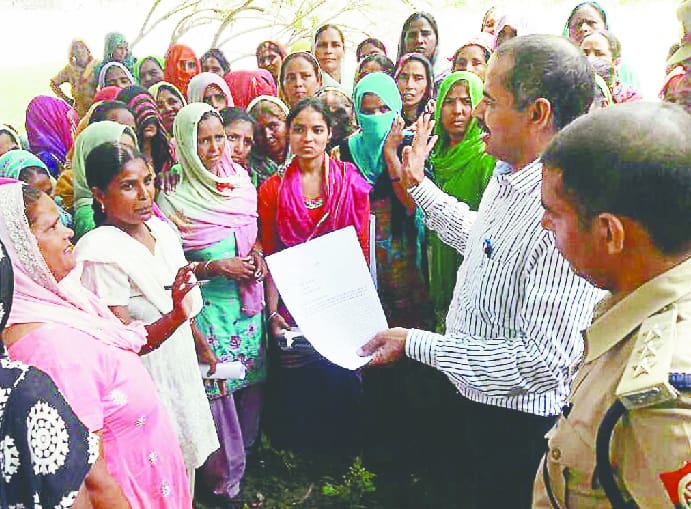 Demonstration of women, declaration of adoption of Buddhism