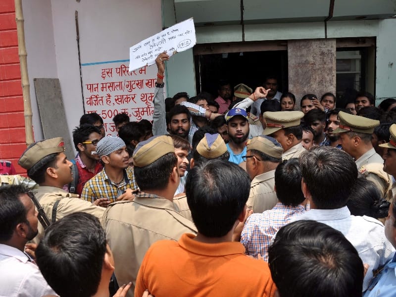 fired sanvidakarmi protest in Lucknow.