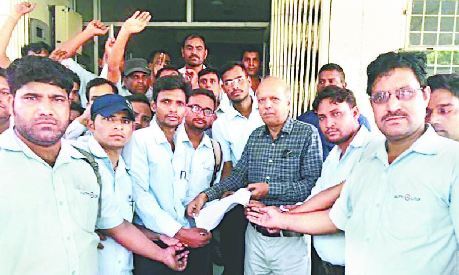 workers on protest