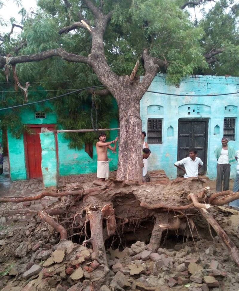 आंधी ने मचाई तबाही, दीवार गिरने से अधेड़ की मौत
