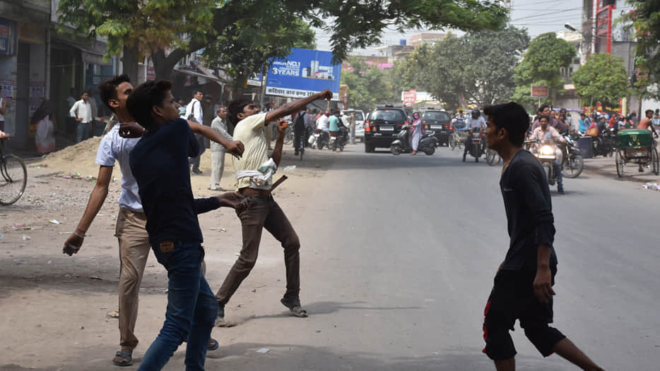 violence in Kanpur policeman beaten by public
