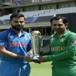ट्रॉफी के साथ कोहली