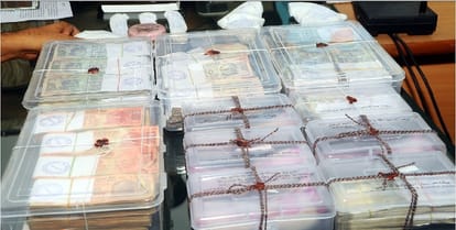 The disclosure of loot from the finance employee, lakhs of cash including arms recovered