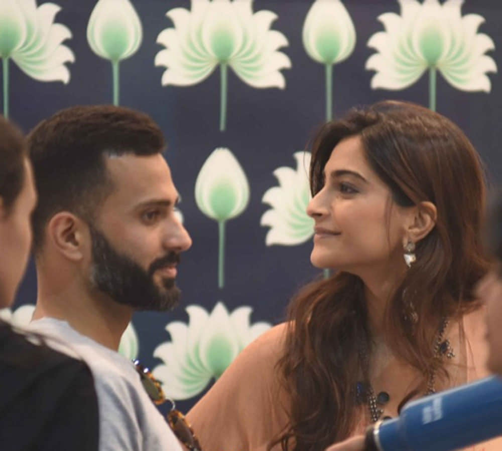Sonam Kapoor & Boyfriend Anand Ahuja Get COZY At A Nightclub photo viral