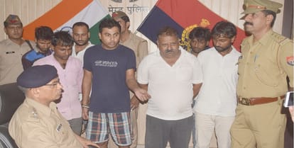 Son of retired colonel used to smuggle alcohol on the car by writing ARMY, police arrested