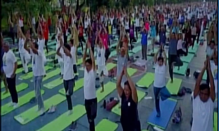 Pics: Yoga practicing in these cities of the world before International Yoga Day