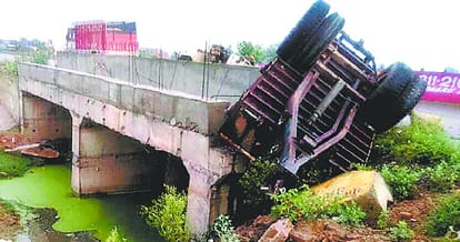 12 people died in different road accident in punjab