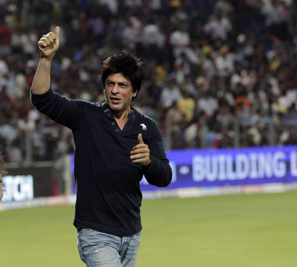 india-vs-pakistan-final- bollywood-celebrities-who-are-cricket-fans shahrukh khan amitabh bachchan