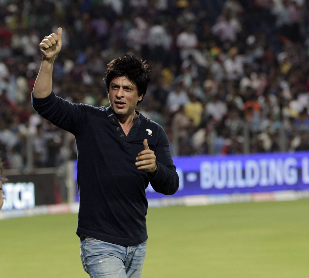 india-vs-pakistan-final- bollywood-celebrities-who-are-cricket-fans shahrukh khan amitabh bachchan
