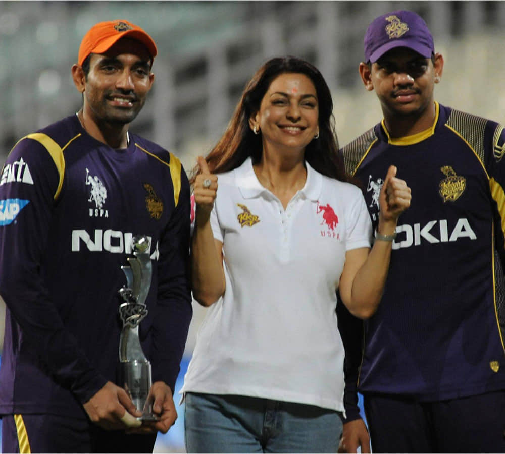 india-vs-pakistan-final- bollywood-celebrities-who-are-cricket-fans shahrukh khan amitabh bachchan