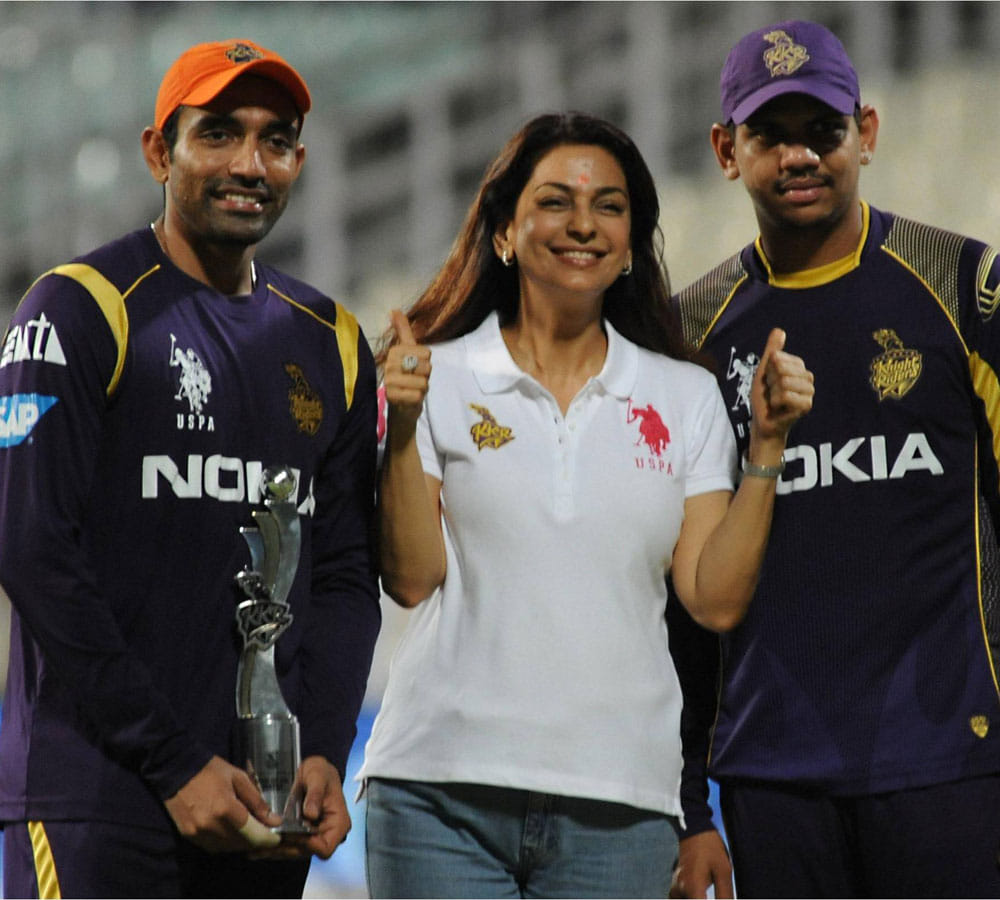 india-vs-pakistan-final- bollywood-celebrities-who-are-cricket-fans shahrukh khan amitabh bachchan