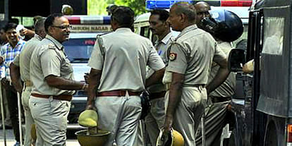 up police constables shows their honesty 