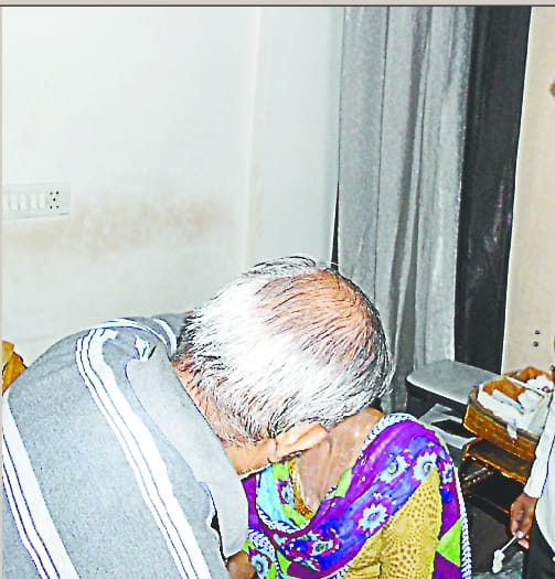 Tejab throws at a young woman in Deoband