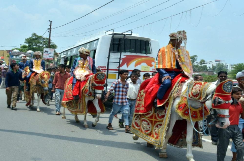 Poor boys and girls group marriage in dehradun 