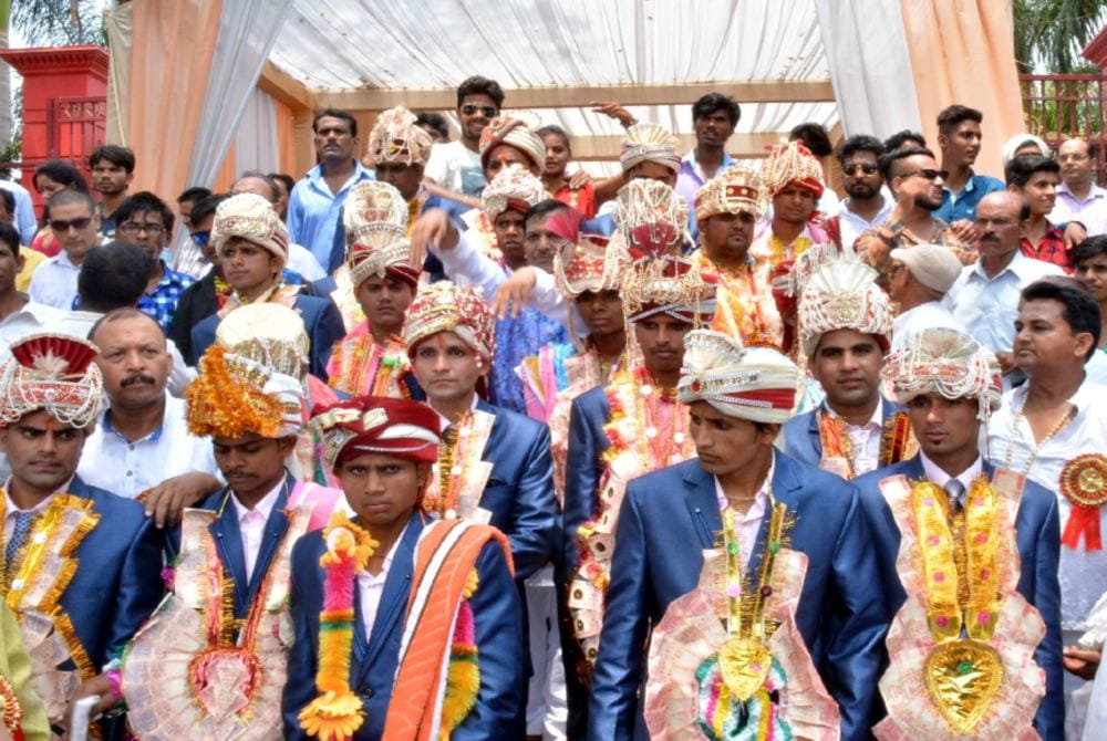 Poor boys and girls group marriage in dehradun 