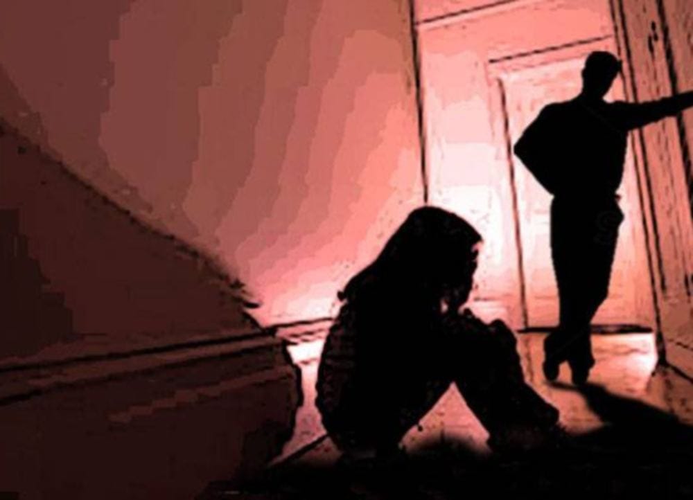 Blackmail made to the friend's father, and make a mms with wife illigal relationship
