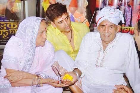 Fathers day Megastar Ravi Kishan become Male Prostitute , father saved