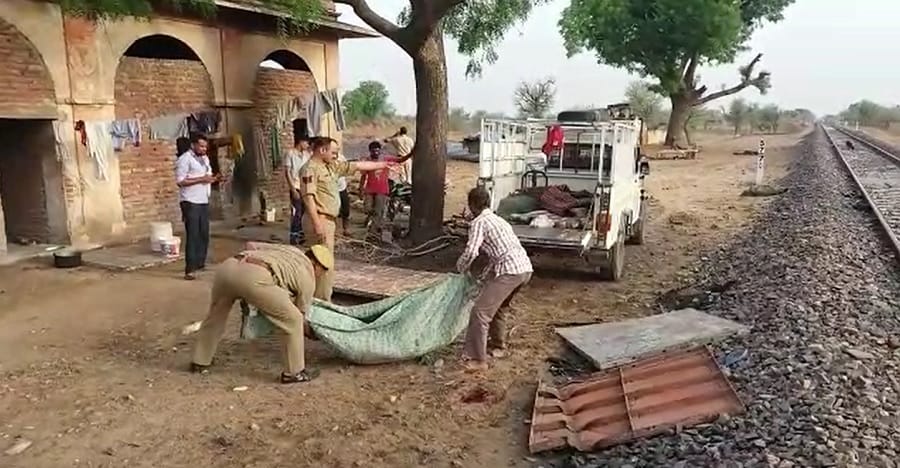 5 laborers dead after being run over by a train and engine in sikar district 