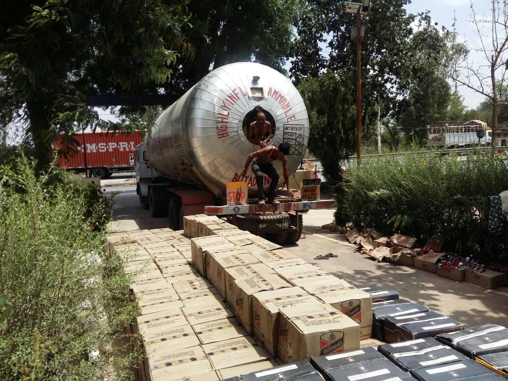 Illegal liquor smuggled by in gas tanker, caught liquor of 35 lakhs in rajasthan