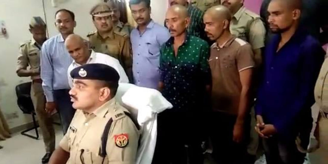 policemen shaved head of thiefs gang