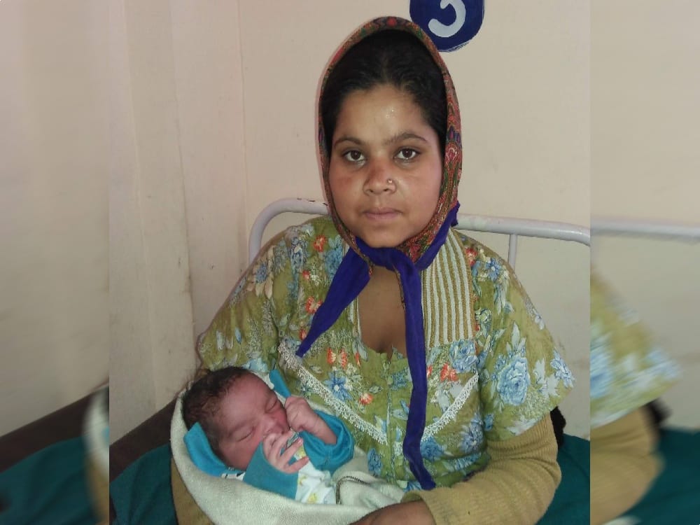 women give birth to child in media van 