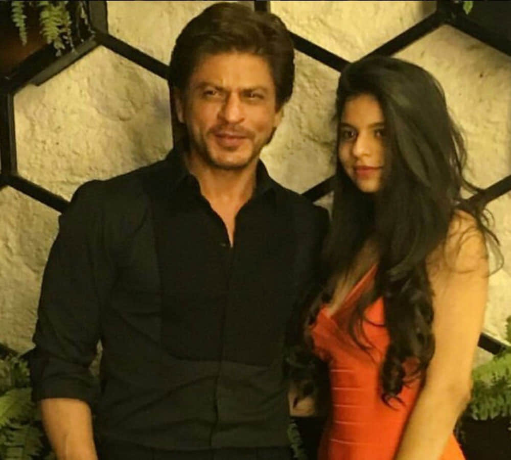 Gauri Khan Restaurant Launch Party, ShahRukh Arrives With Daughter Suhana