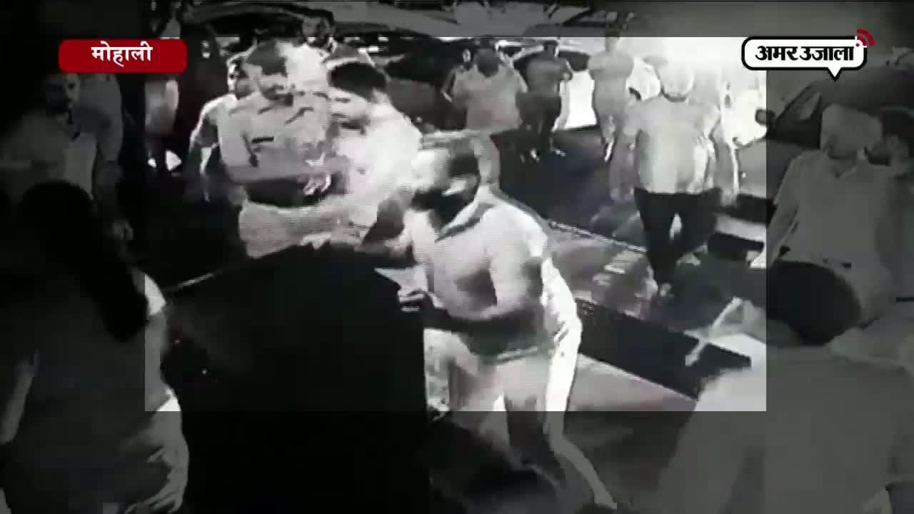 बाउंसर्स को ही ठोक दिया