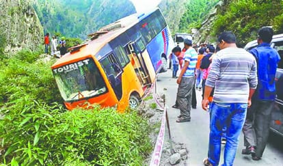 bus accident but all passengers survive in badrinath highway