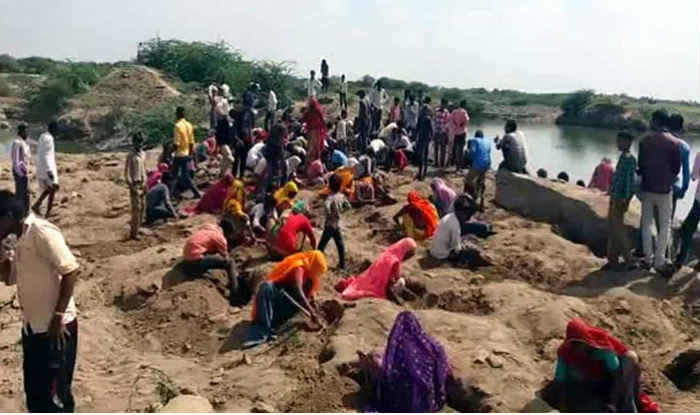 People dug in Bharatpur soil