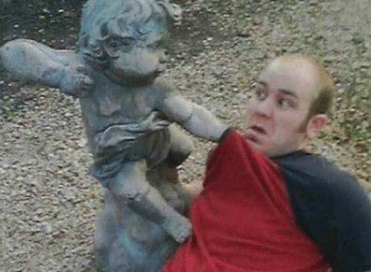 Top 10 funny photos of people posing with statues and sculptures