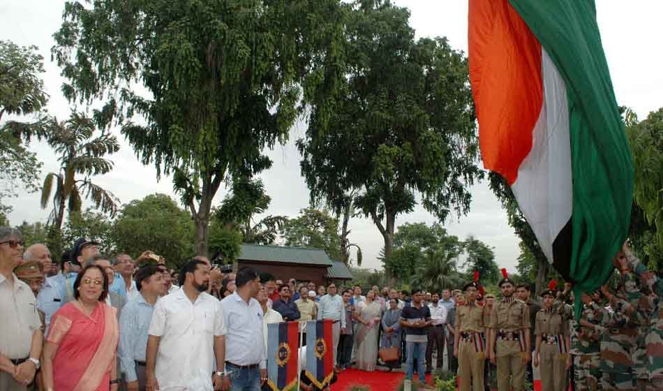 nazma heftullah unfurled tricolour in jamia millia islamia delhi 
