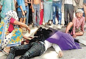 truck bike accident in kaushambi area