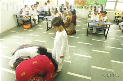 Rushikul Gurukul Vidyalaya,Mumbai Teachers Touch Students’ Feet 