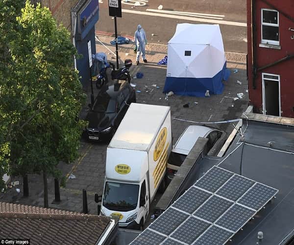 1 dead and 10 Injured After A Van Hits Worshippers Outside Mosque In North London
