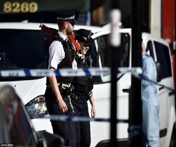 1 dead and 10 Injured After A Van Hits Worshippers Outside Mosque In North London