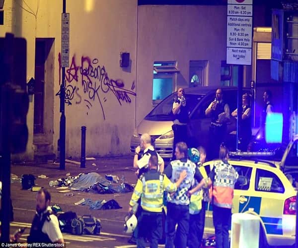 1 dead and 10 Injured After A Van Hits Worshippers Outside Mosque In North London