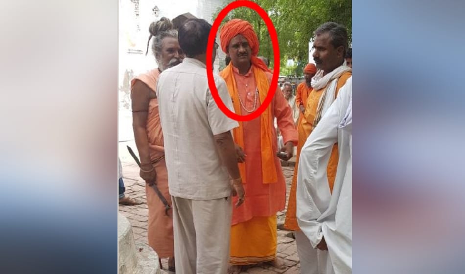 noida cop took 7 days leave and try to become mahant, one phone call from his thana reveals his plan