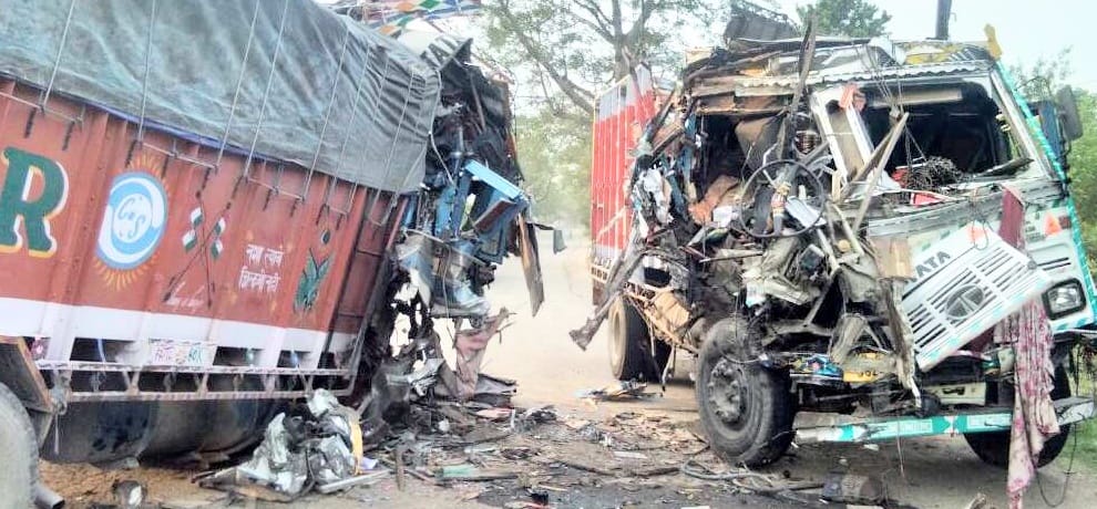 Two dead in truck collision on national highway