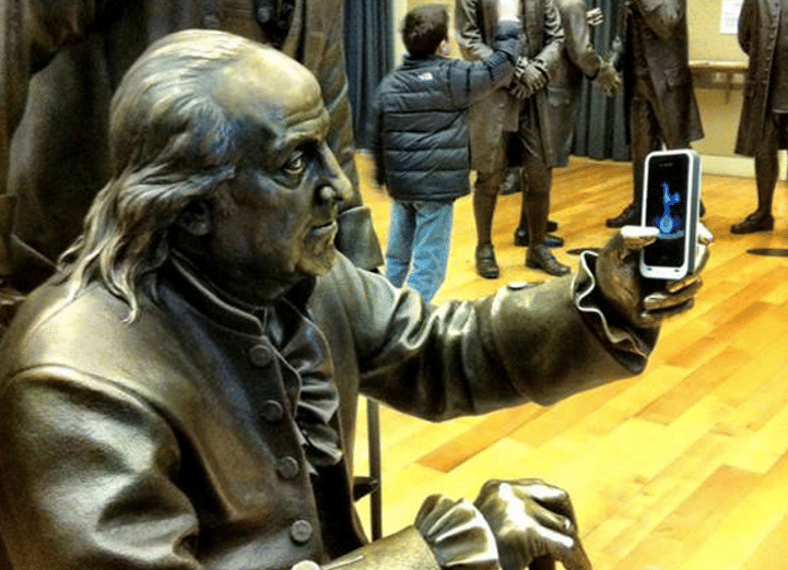 Top 10 funny photos of people posing with statues and sculptures