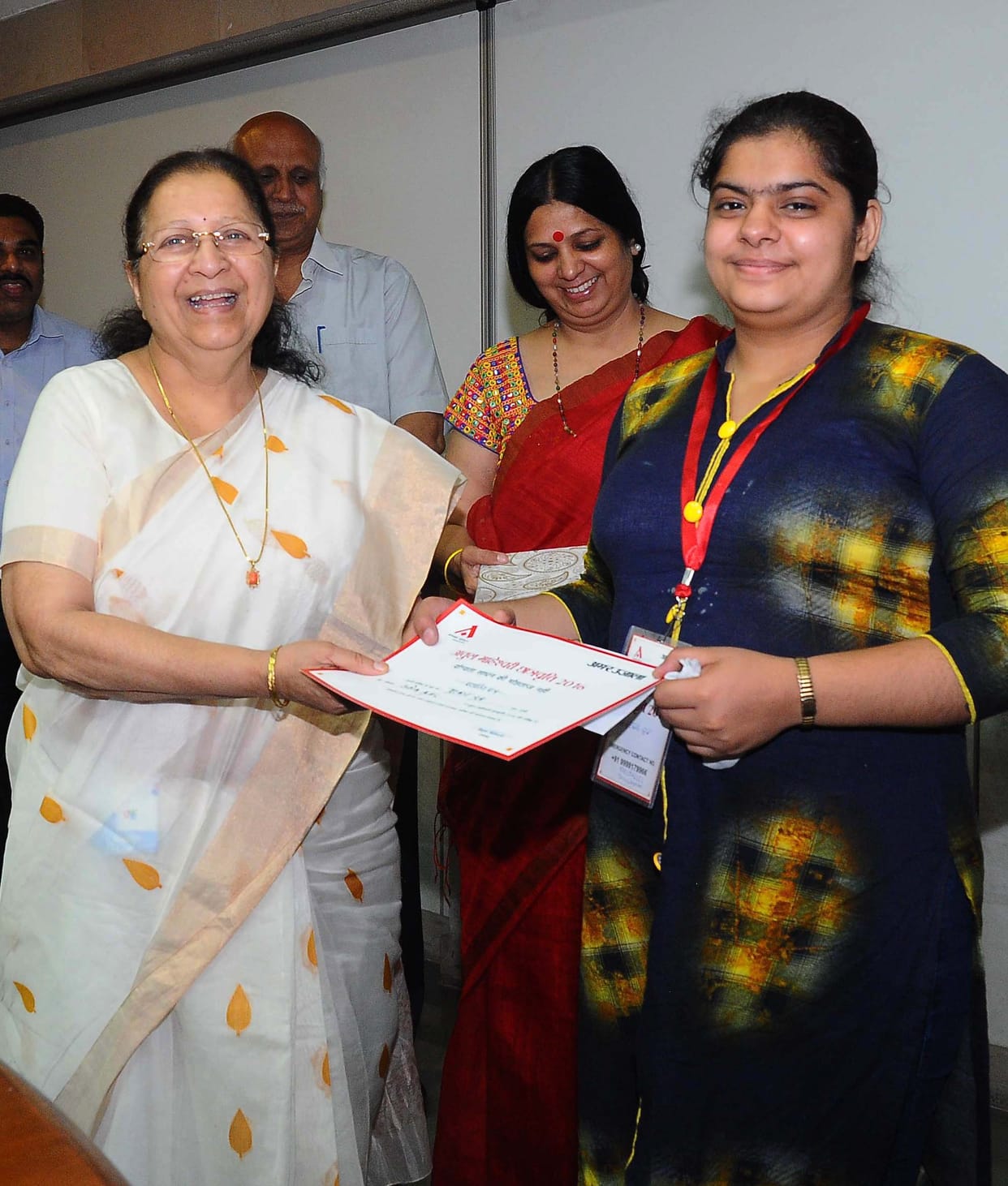 sumitra mahajan lok sabha speakar maheshwari scholarship uttar pradesh