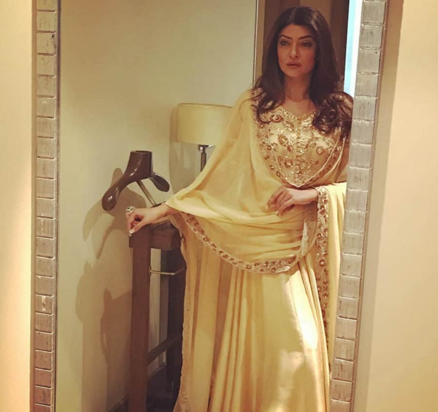 Sushmita Sen plays the guitar, Boyfriend shares video