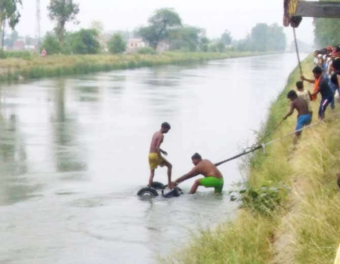 uttar pradesh family drowned in karnal canal with car