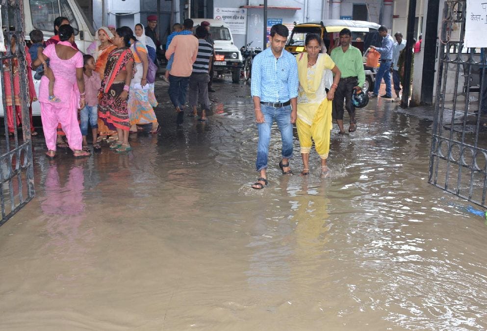 Photos of Water logging after rain in dehradun 