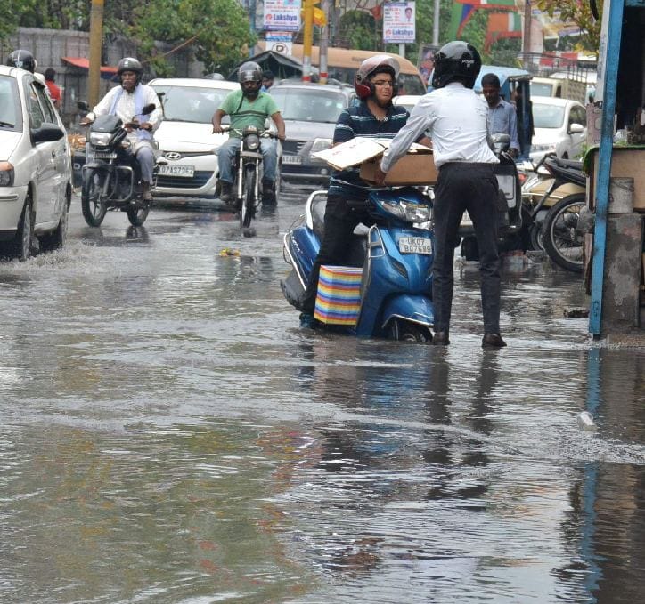 Photos of Water logging after rain in dehradun 