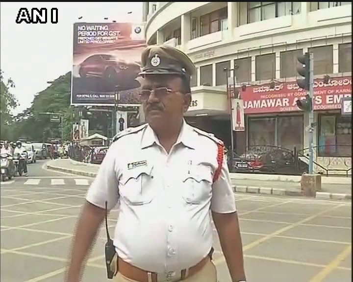Traffic sub-inspector rewarded by State police,stopped Pranab Mukherjee's movement