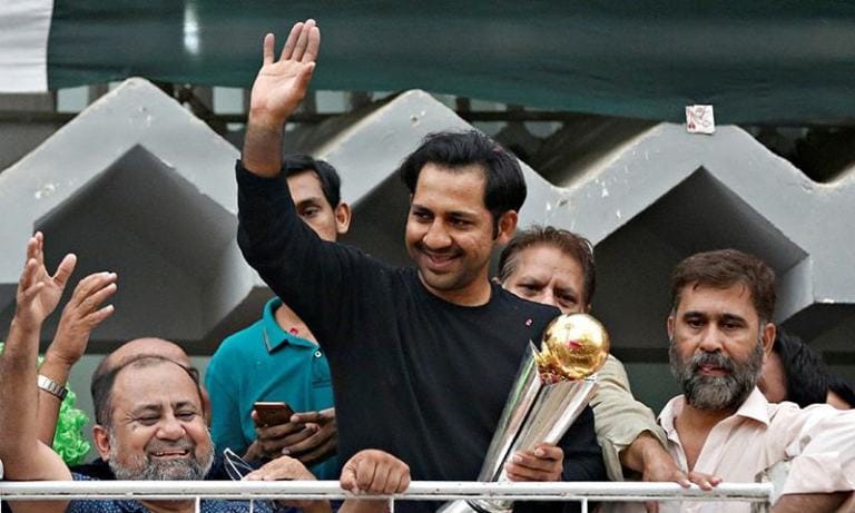 Amazing scenes outside home of Pakistani Captain Sarfraz Ahmed on his arrival in Karachi