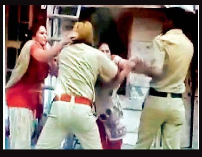 ambala police beaten by family