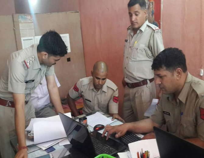 ambala police beaten by family