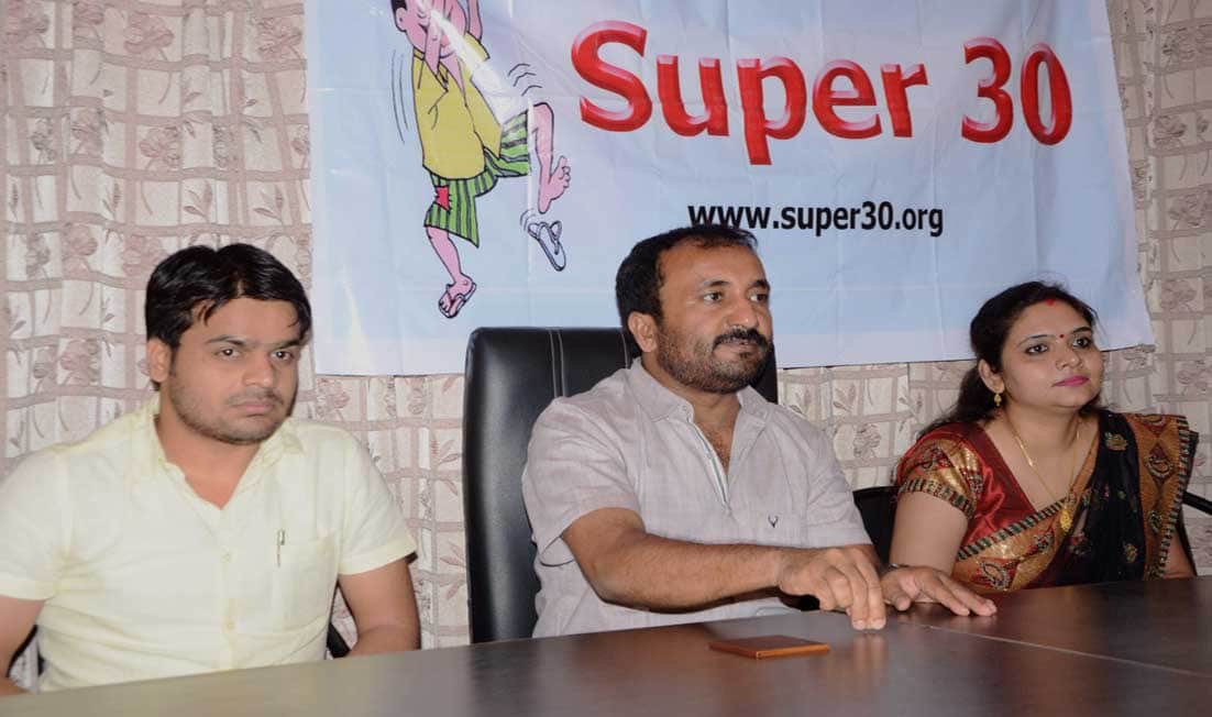 Film super 30 shooting location in varanasi